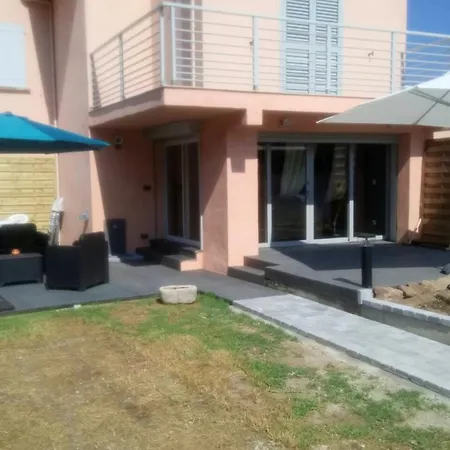 Appartement D'Une Chambre A Santa Maria Di Lota Avec Magnifique Vue Sur La Mer Jardin Clos Et Wifi 公寓