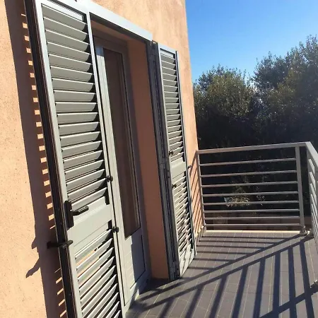 Appartement D'Une Chambre A Santa Maria Di Lota Avec Magnifique Vue Sur La Mer Jardin Clos Et Wifi Apartment